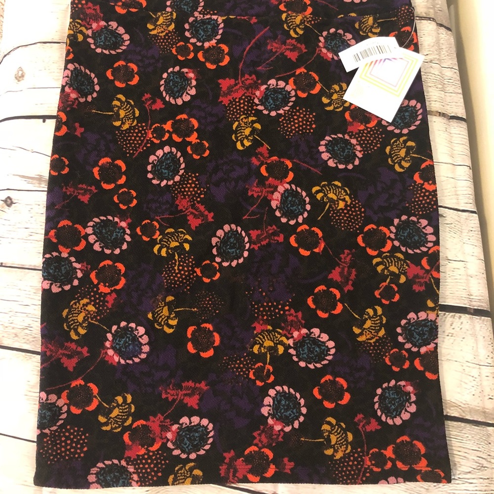 Lularoe Cassie Skirt-NWT SIZE SMALL
